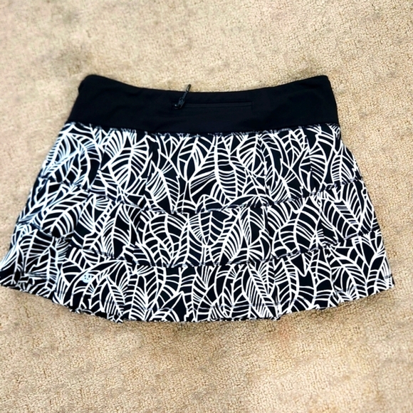lululemon athletica Dresses & Skirts - Lululemon Pace Rival Tennis Skirt Skort Pickleball preppy black white casual 6